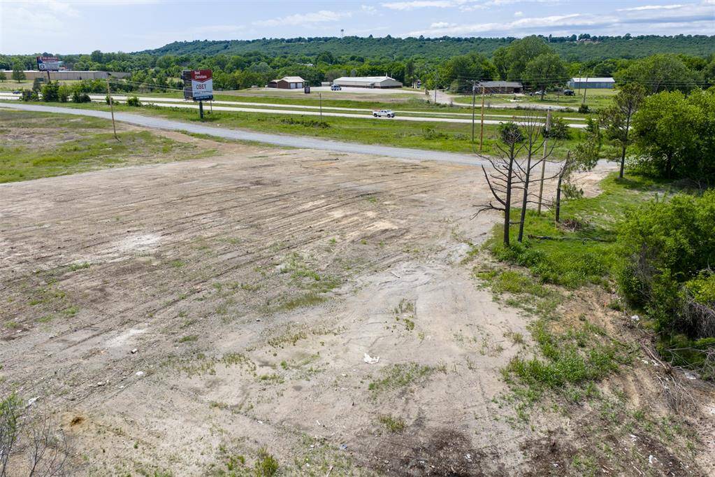 W 75 HWY, Henryetta, OK 74437