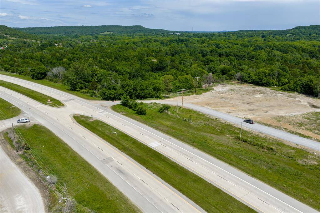 W 75 HWY, Henryetta, OK 74437