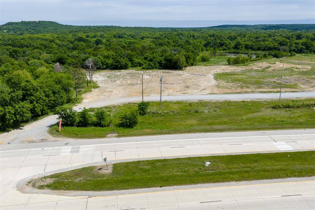 W 75 HWY, Henryetta, OK 74437