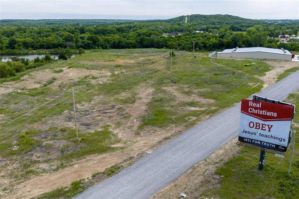 W 75 HWY, Henryetta, OK 74437