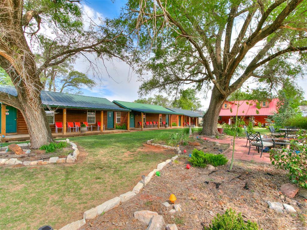 304 W Oak ST, Canton, OK 73724