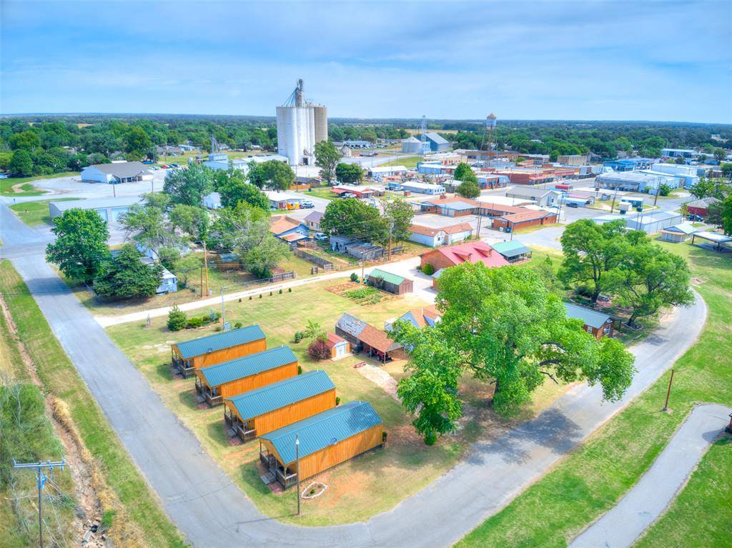 304 W Oak ST, Canton, OK 73724