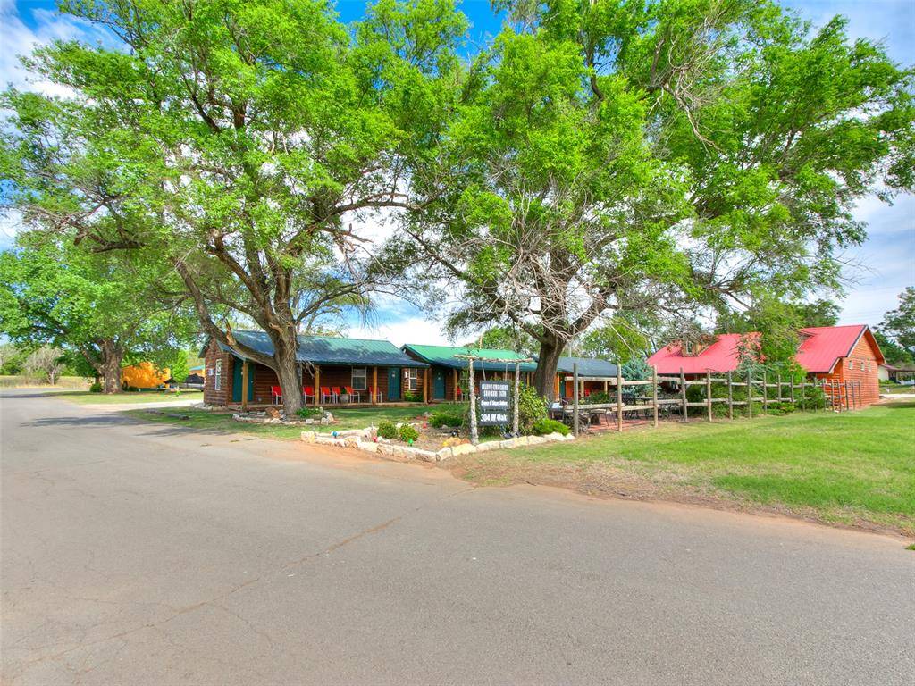 304 W Oak ST, Canton, OK 73724