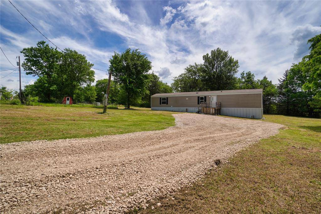 801 E Oak ST, Maud, OK 74854