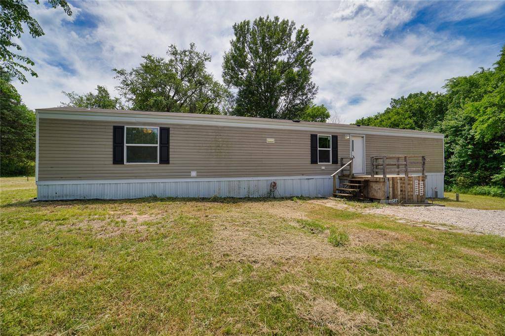 801 E Oak ST, Maud, OK 74854