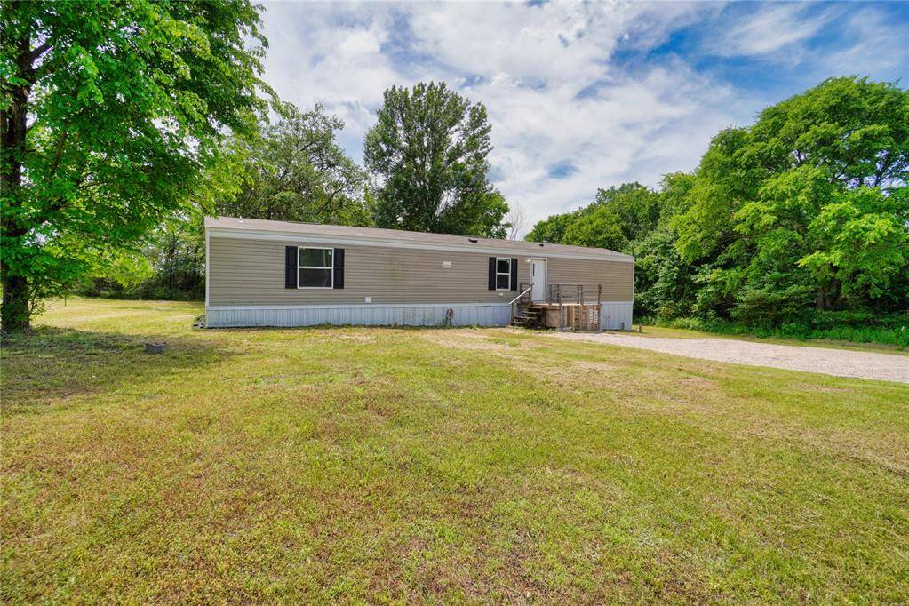 801 E Oak ST, Maud, OK 74854