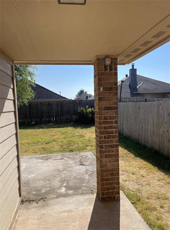 2404 Rookhaven LN, Yukon, OK 73099