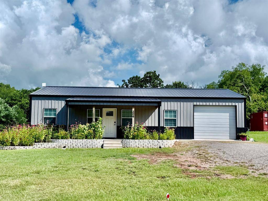 306 E 3rd ST, Asher, OK 74826