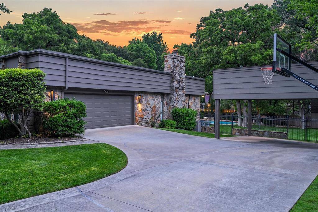 3409 Carriage WAY, Edmond, OK 73013