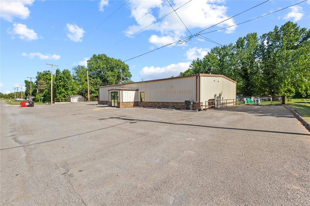 428 E 2nd ST, Hydro, OK 73048
