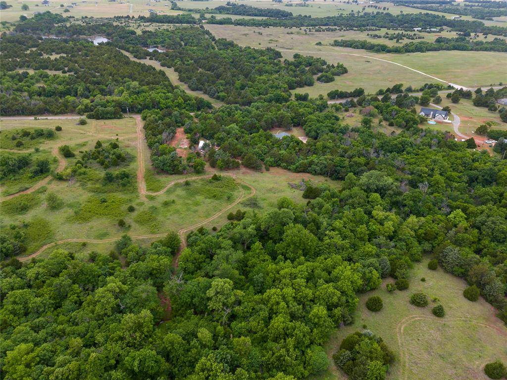 8416 N May AVE, Crescent, OK 73028