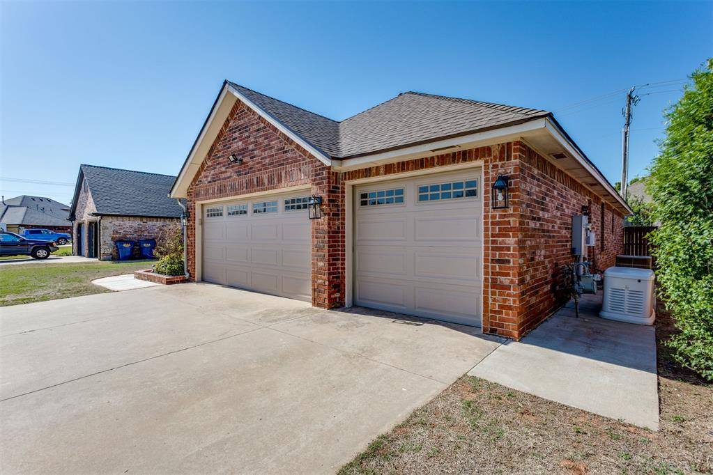821 W Cabillo WAY, Mustang, OK 73064