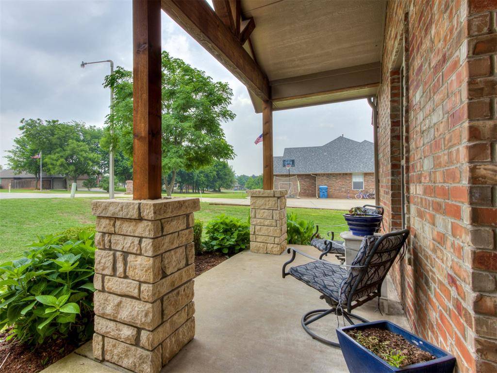 501 Arrowhead DR, Tuttle, OK 73089
