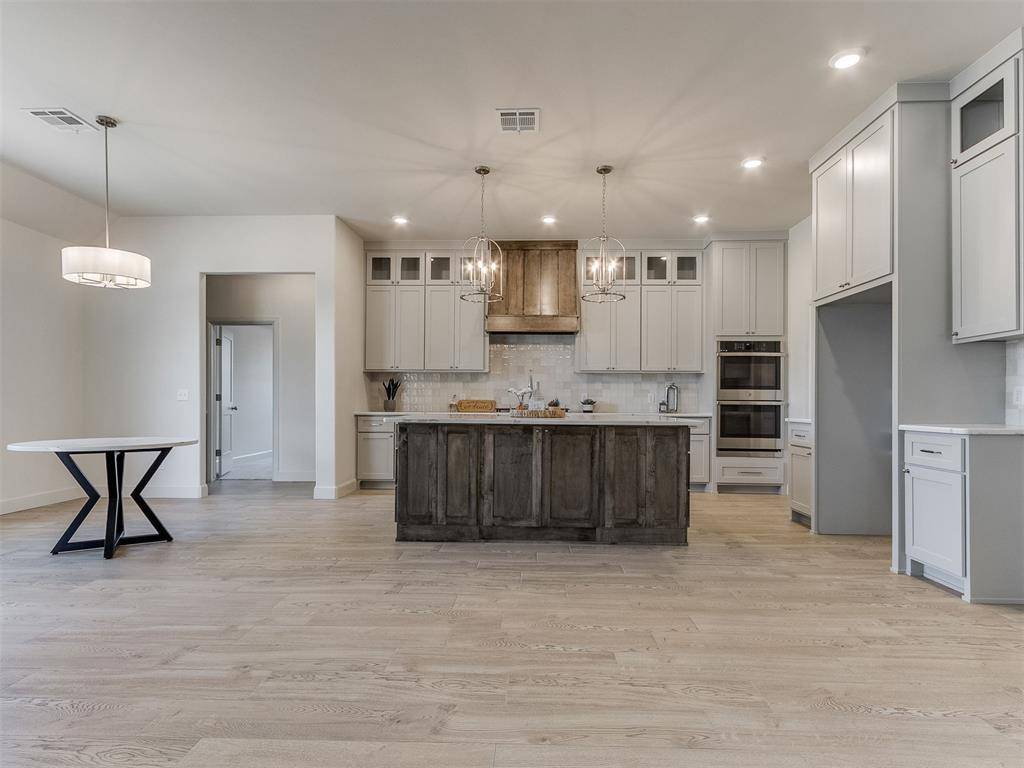 508 S Freedom DR, Mustang, OK 73064