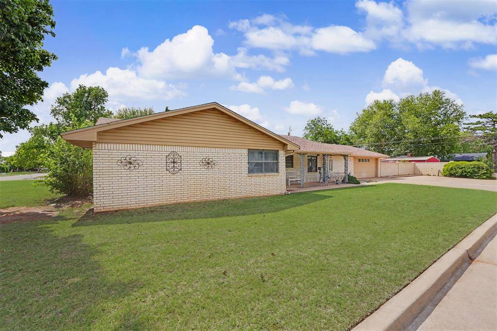 611 N Lincoln AVE, Elk City, OK 73644