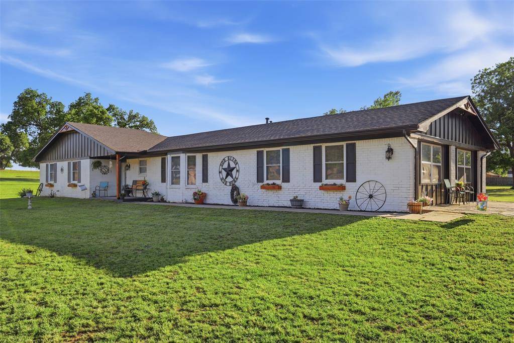 32 S Quail DR, Ninnekah, OK 73067
