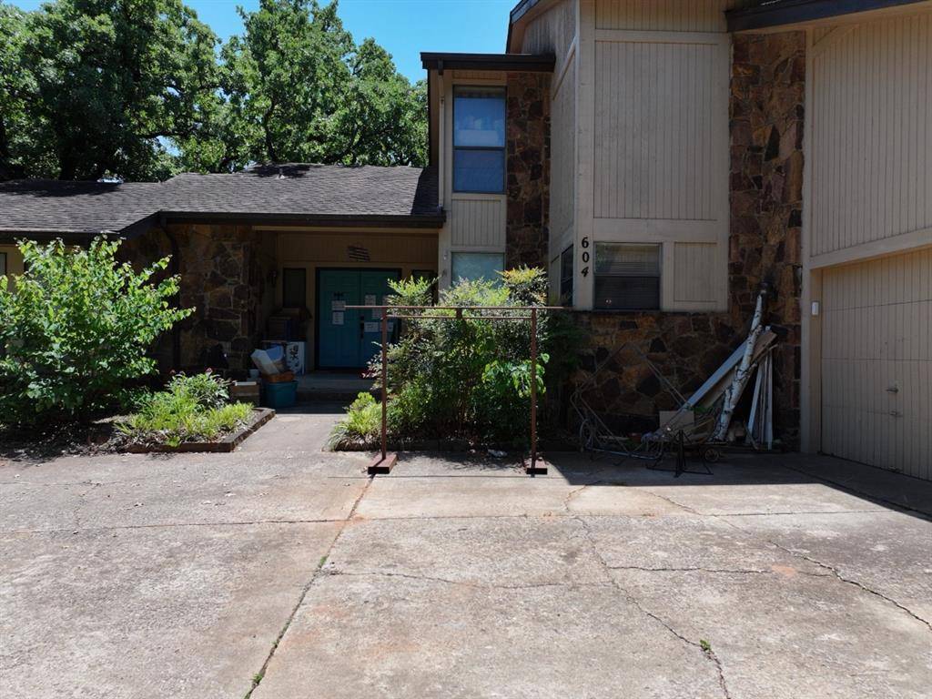 604 Dripping Springs DR, Edmond, OK 73034