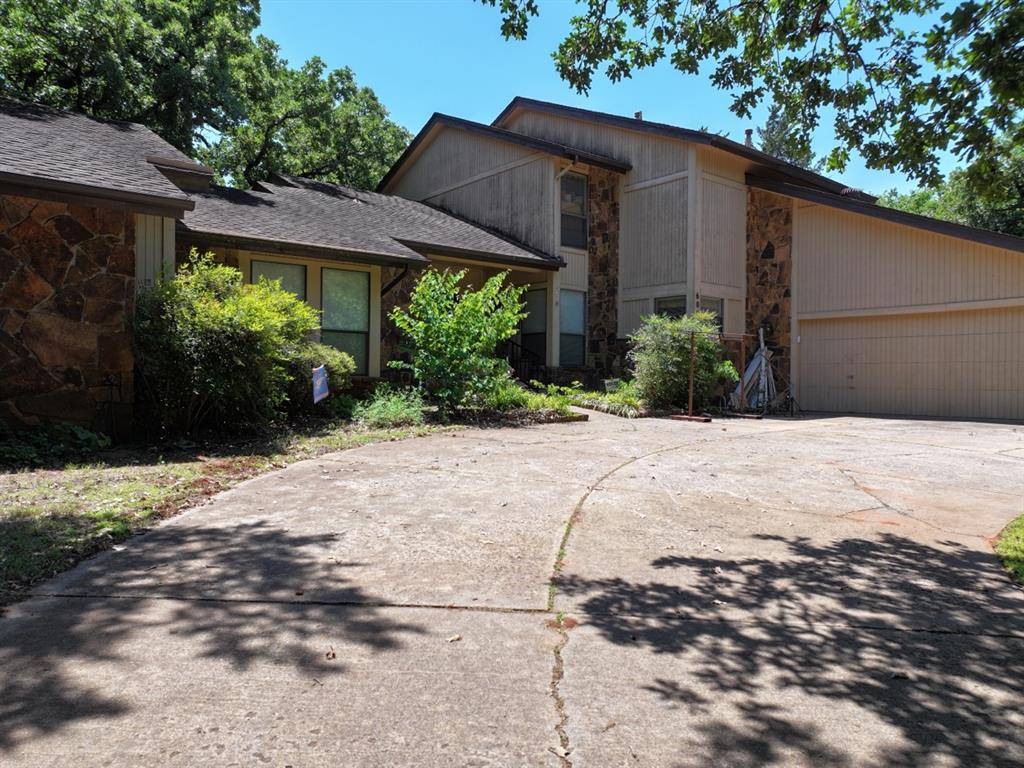 604 Dripping Springs DR, Edmond, OK 73034
