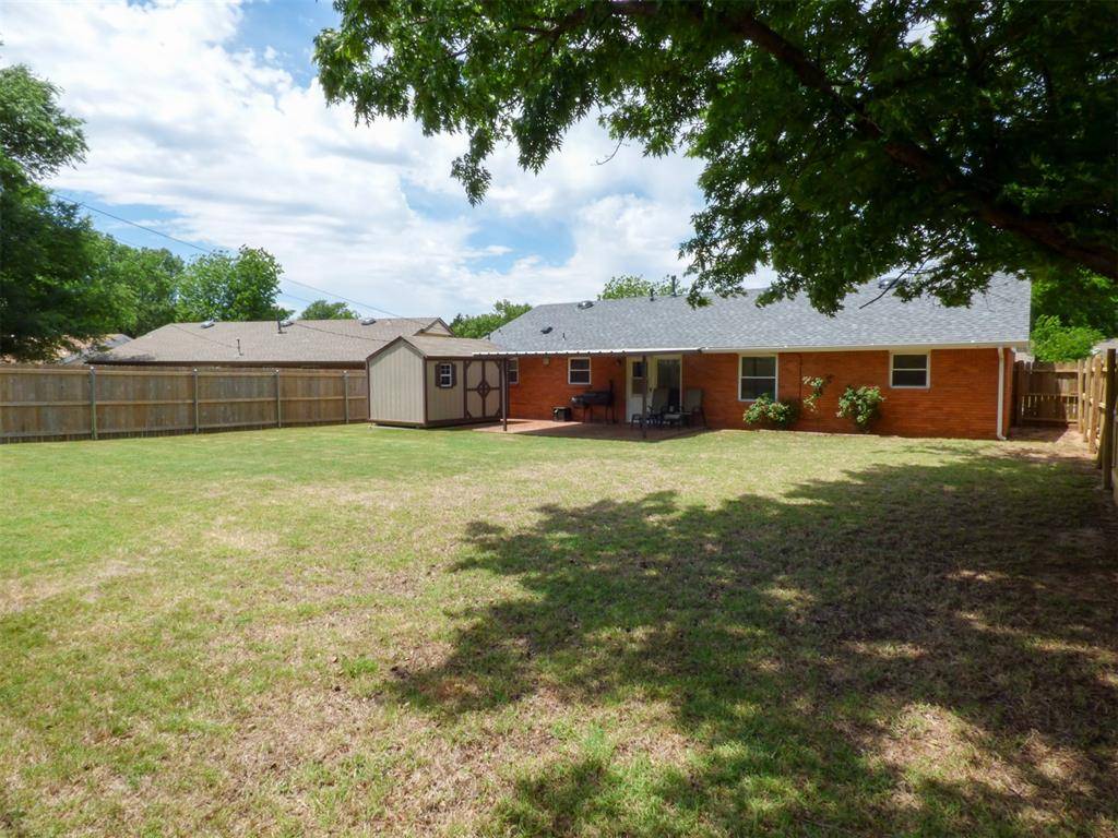 106 Kelly DR, Moore, OK 73160