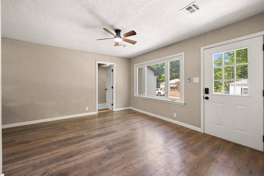 1025 Elmwood DR, Guthrie, OK 73044