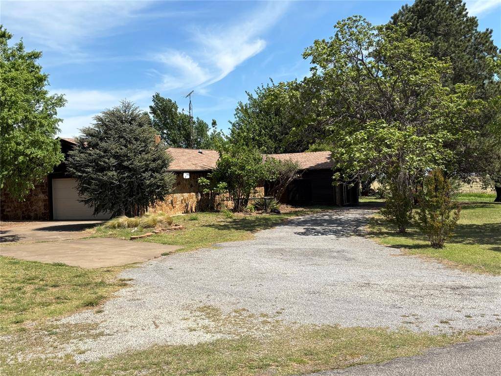 10296 N 2310 ST, Clinton, OK 73601