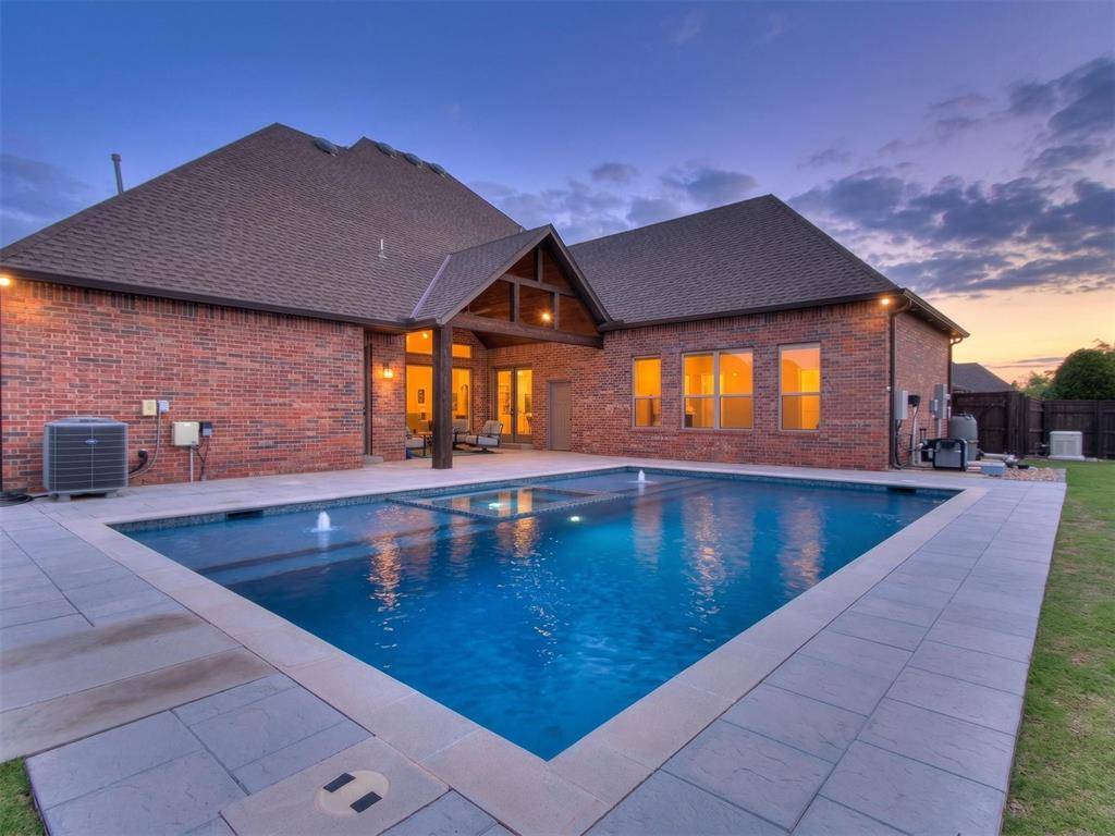1200 Canteberry DR, Yukon, OK 73099