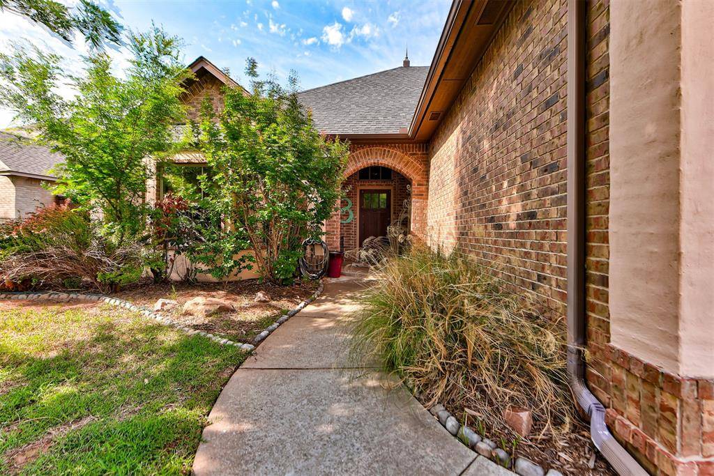 19513 Crest Ridge DR, Edmond, OK 73012