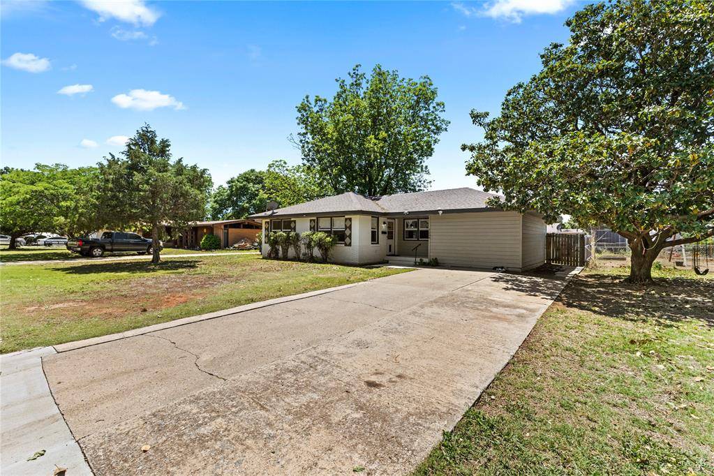 1208 N Grant ST, Cordell, OK 73632