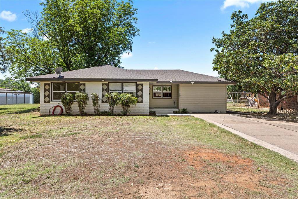 1208 N Grant ST, Cordell, OK 73632