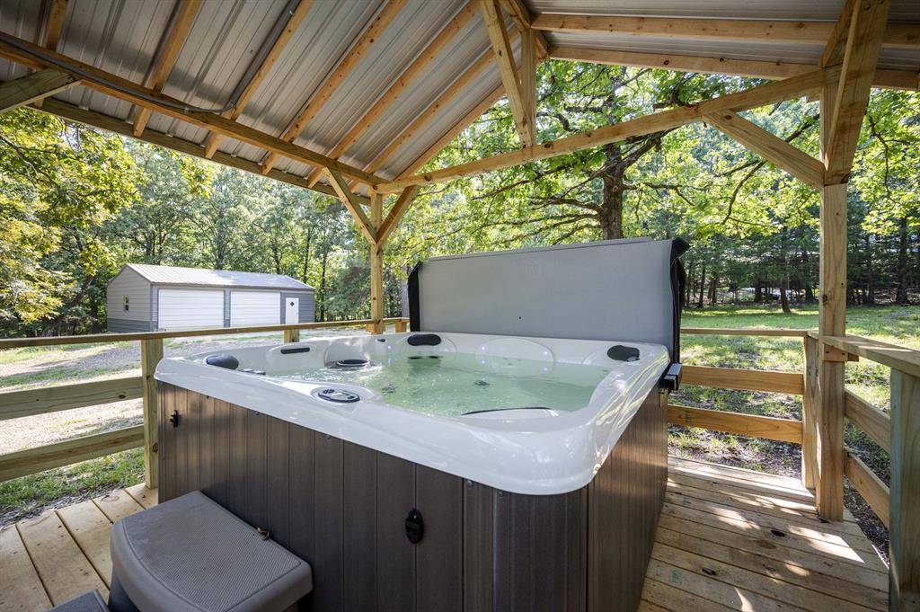 129 Halibut Cove LN, Broken Bow, OK 74728