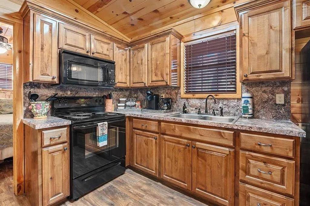 211 Marlin DR, Broken Bow, OK 74728