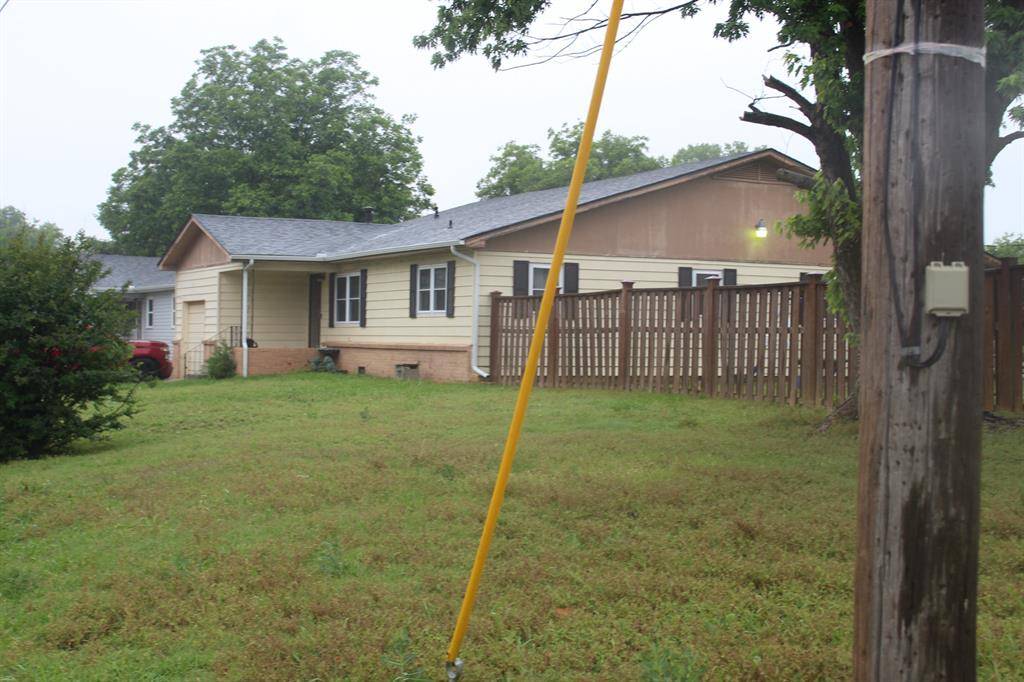 724 E 17th ST, Prague, OK 74864