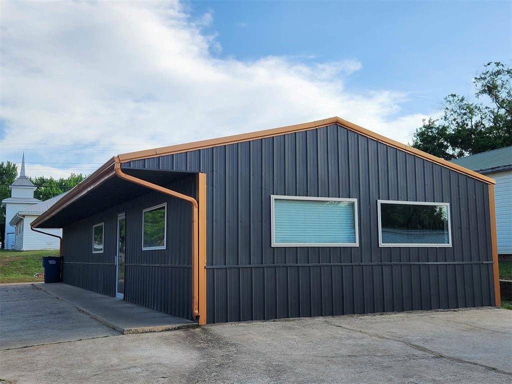501 W Carl Hubbell (Main) ST, Meeker, OK 74855