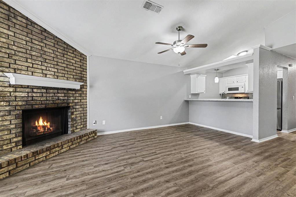 2136 Meench DR, Moore, OK 73170