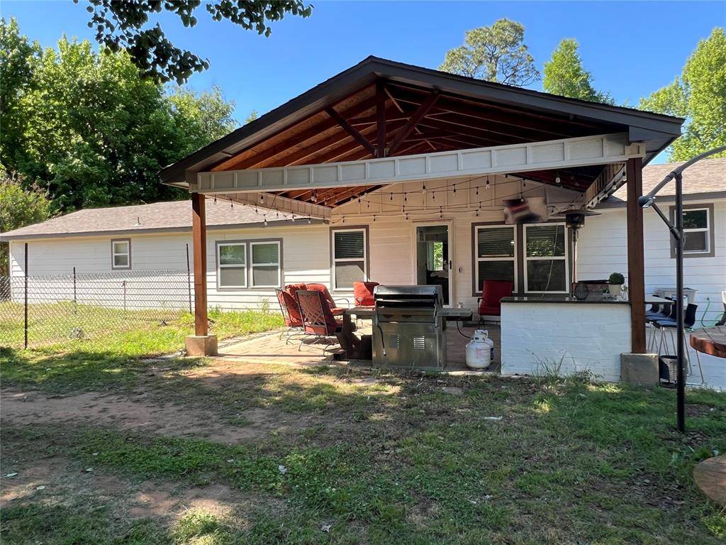 229 E Juniper LN, Mustang, OK 73064