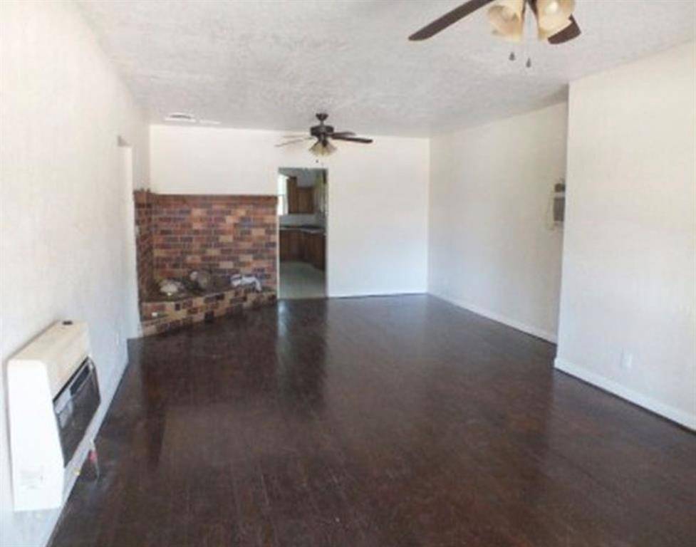 216 N Broadway AVE, Tipton, OK 73570