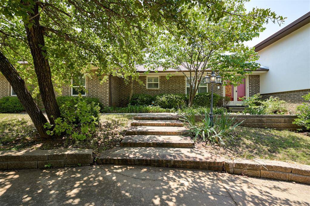2400 Old Farm RD, Edmond, OK 73013