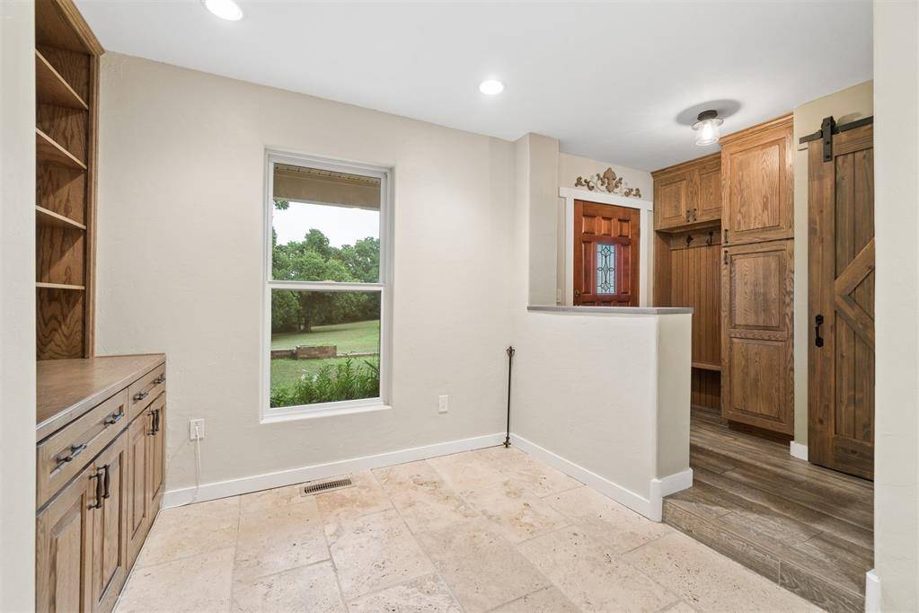 1025 E Triplett RD, Guthrie, OK 73044