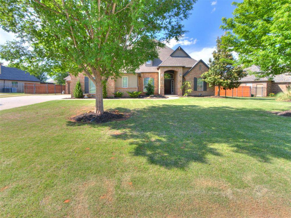 1017 W Camellia WAY, Mustang, OK 73064