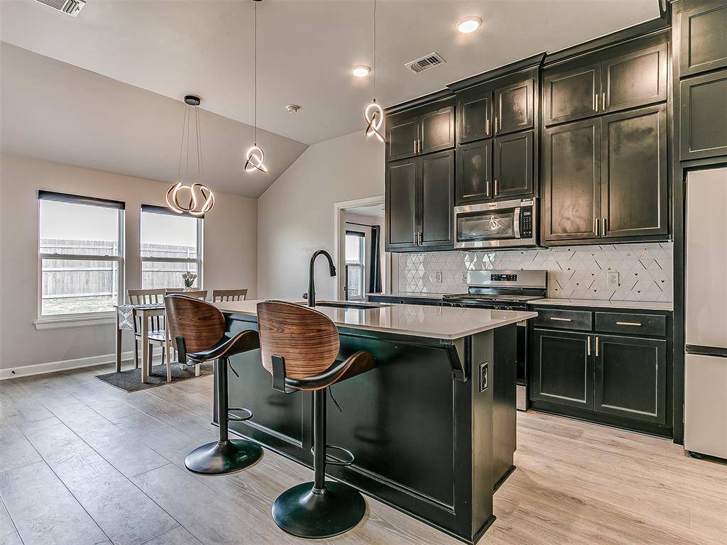 3205 Piney River DR, Yukon, OK 73099