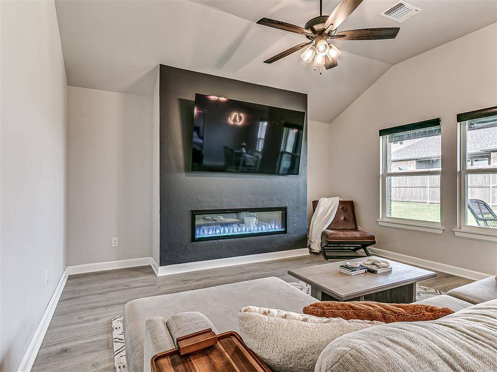 3205 Piney River DR, Yukon, OK 73099