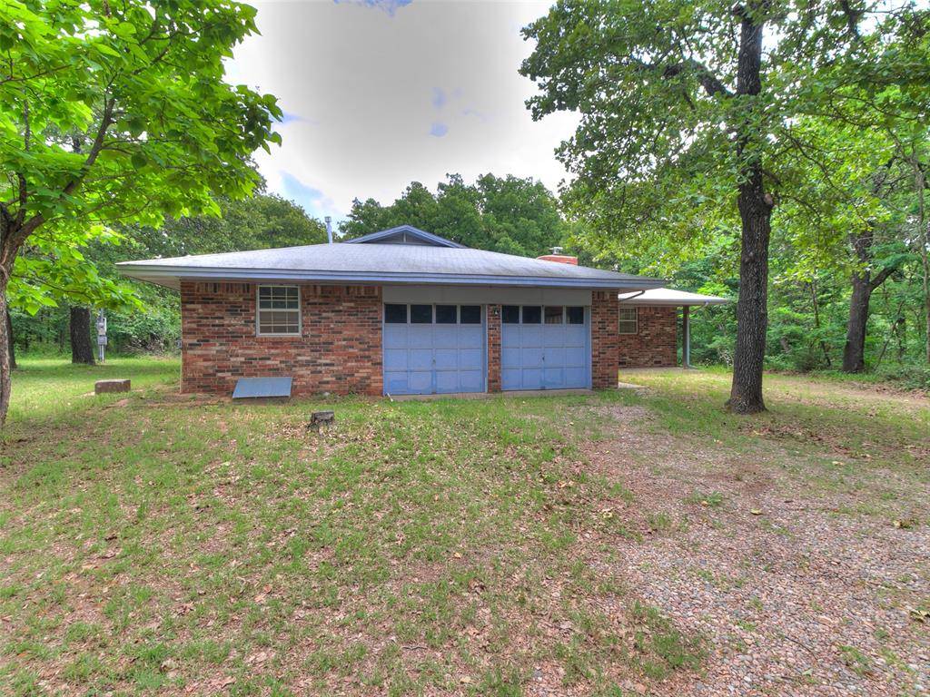 2 Lakewood DR, Mcloud, OK 74851