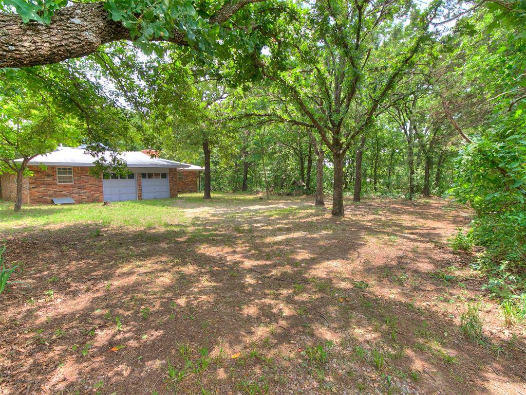 2 Lakewood DR, Mcloud, OK 74851