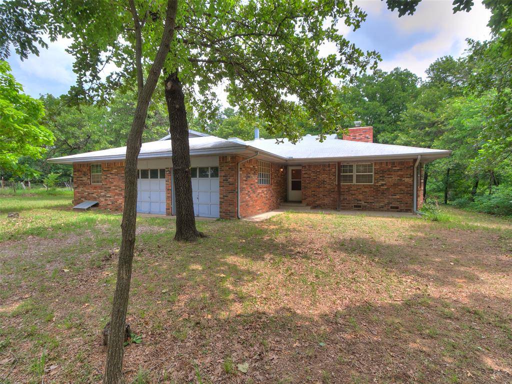 2 Lakewood DR, Mcloud, OK 74851