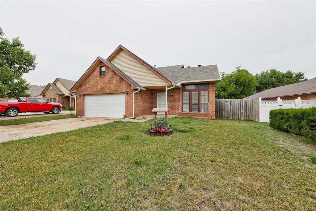 1113 NE 9th CT, Moore, OK 73160