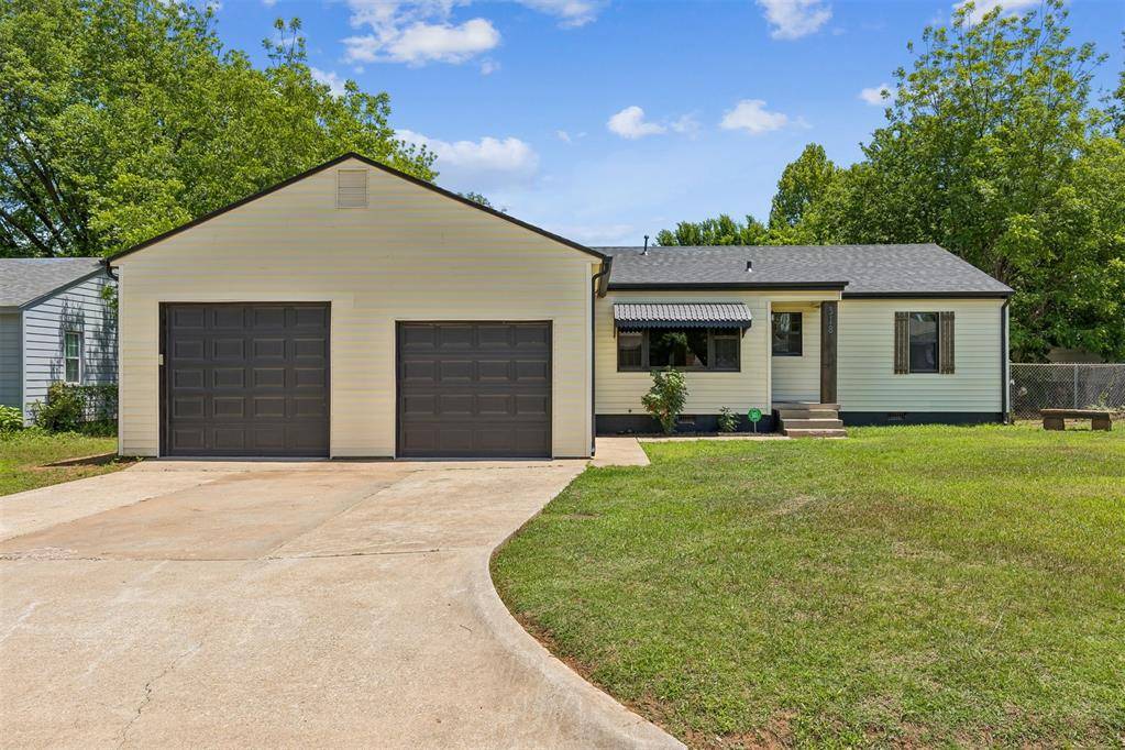 318 S Walnut ST, Apache, OK 73006