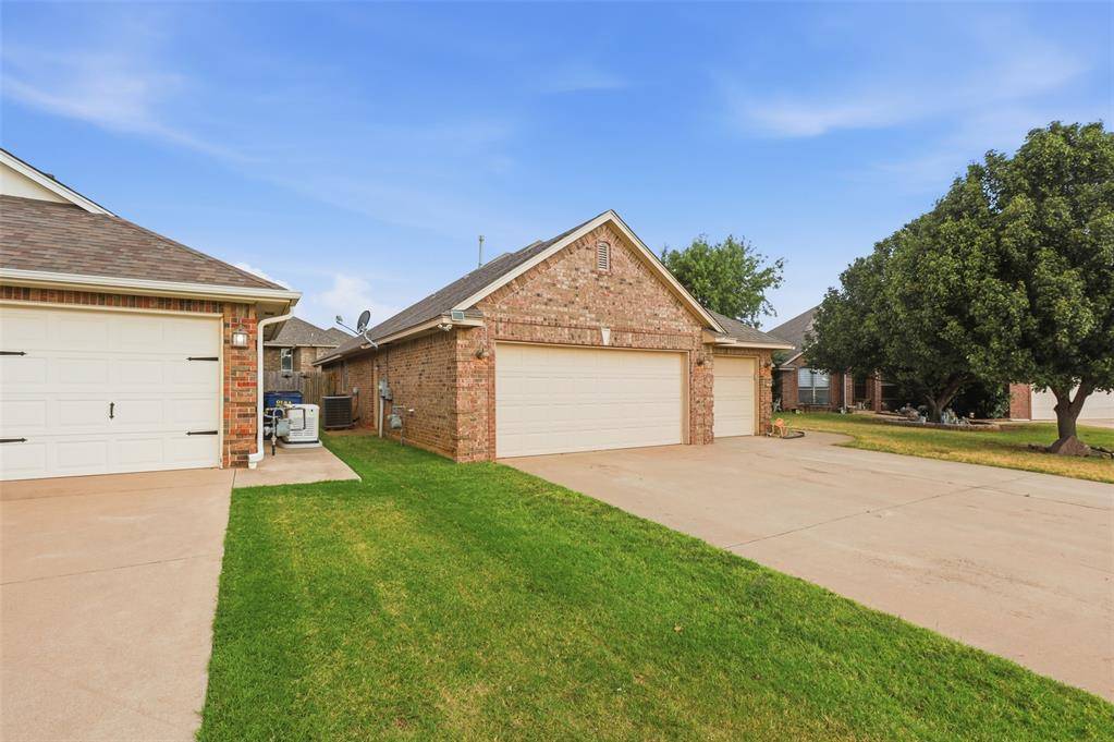 713 N Elk WAY, Mustang, OK 73064