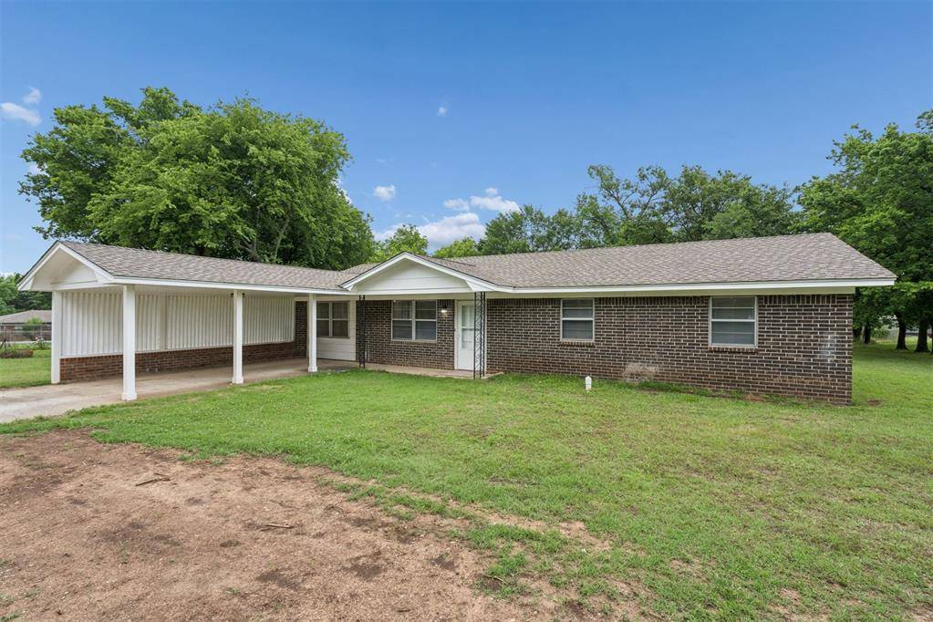 1820 W Ardmore AVE, Sulphur, OK 73086