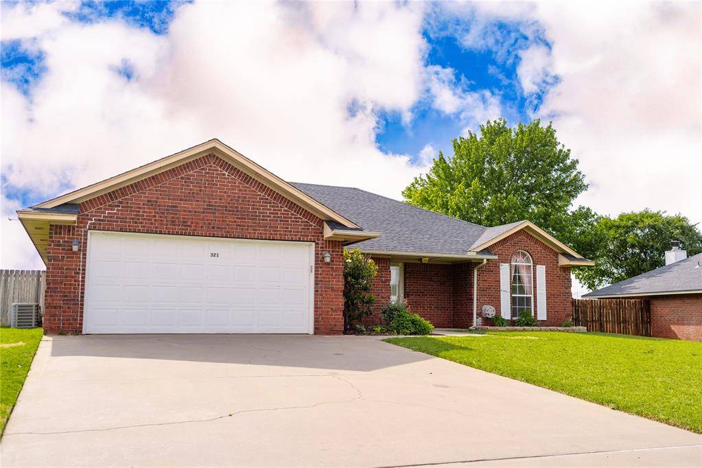 321 Peggy DR, Elk City, OK 73644