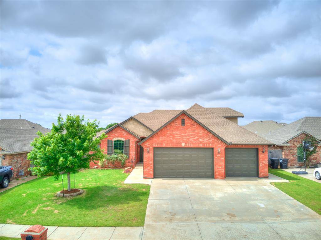 308 Madison Place DR, Moore, OK 73160